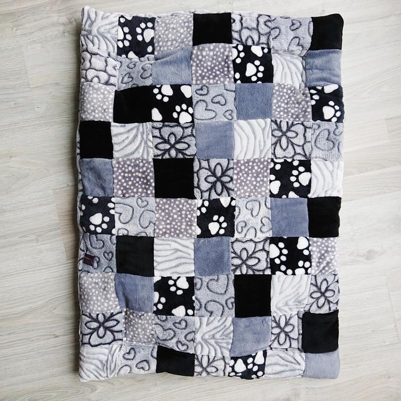 Knuffelkleed – patchwork grijs & zwart