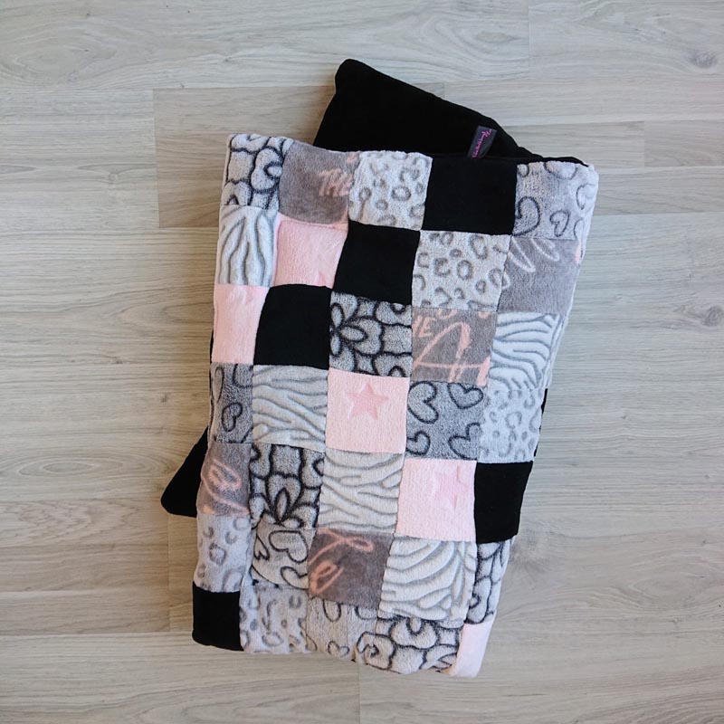 Knuffelkleed – patchwork licht roze & grijs (2)