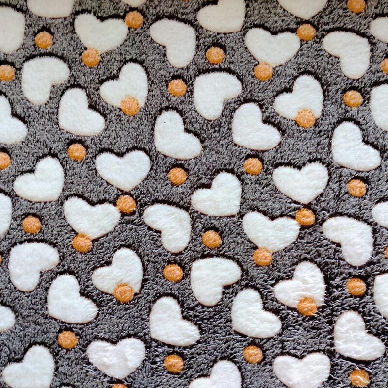 Witte hartjes op donkerbruin